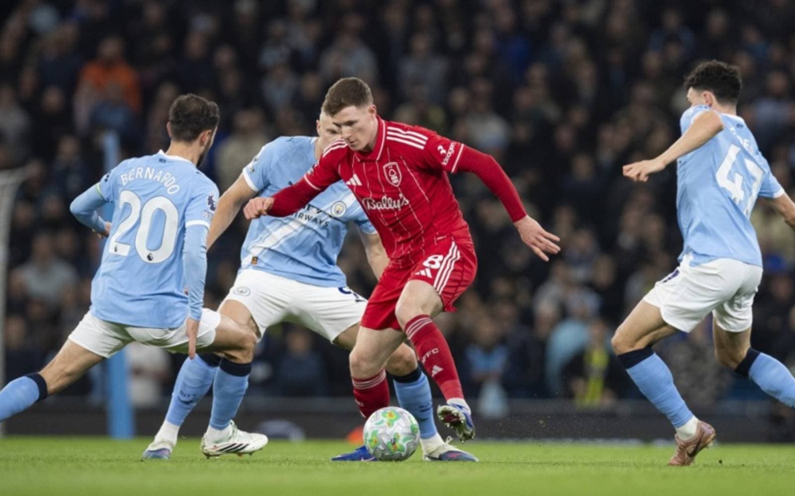 Cover Image for Man City slip in title race with shocking 2-2 draw against Forest