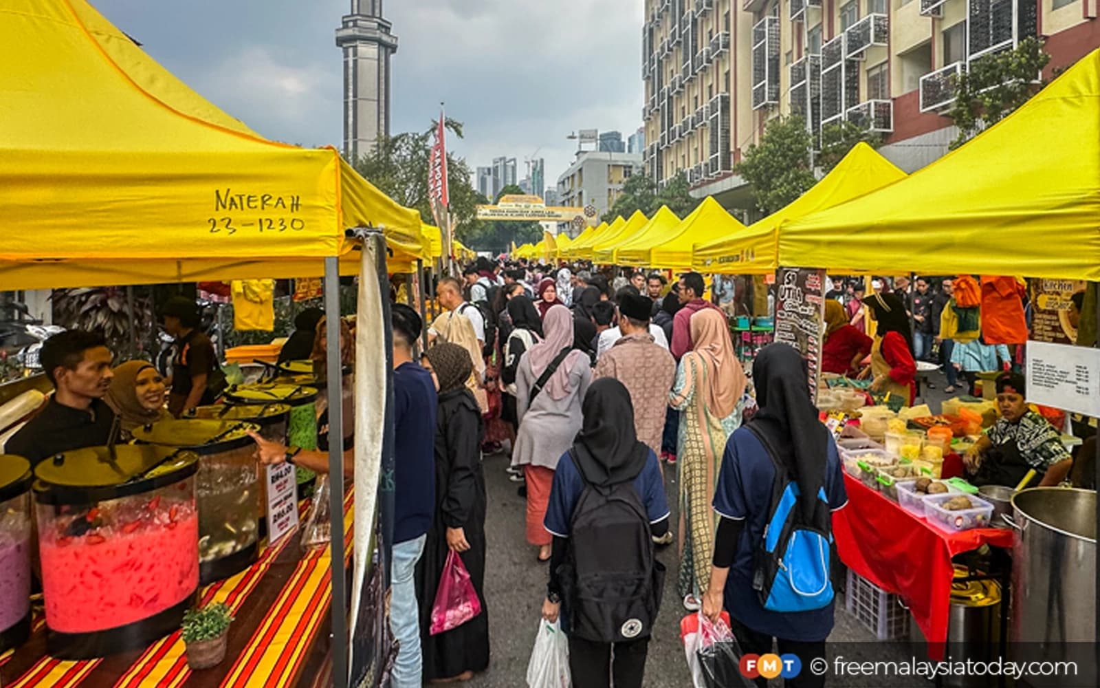 Cover Image for DBKL cuts Ramadan bazaar fees to RM400