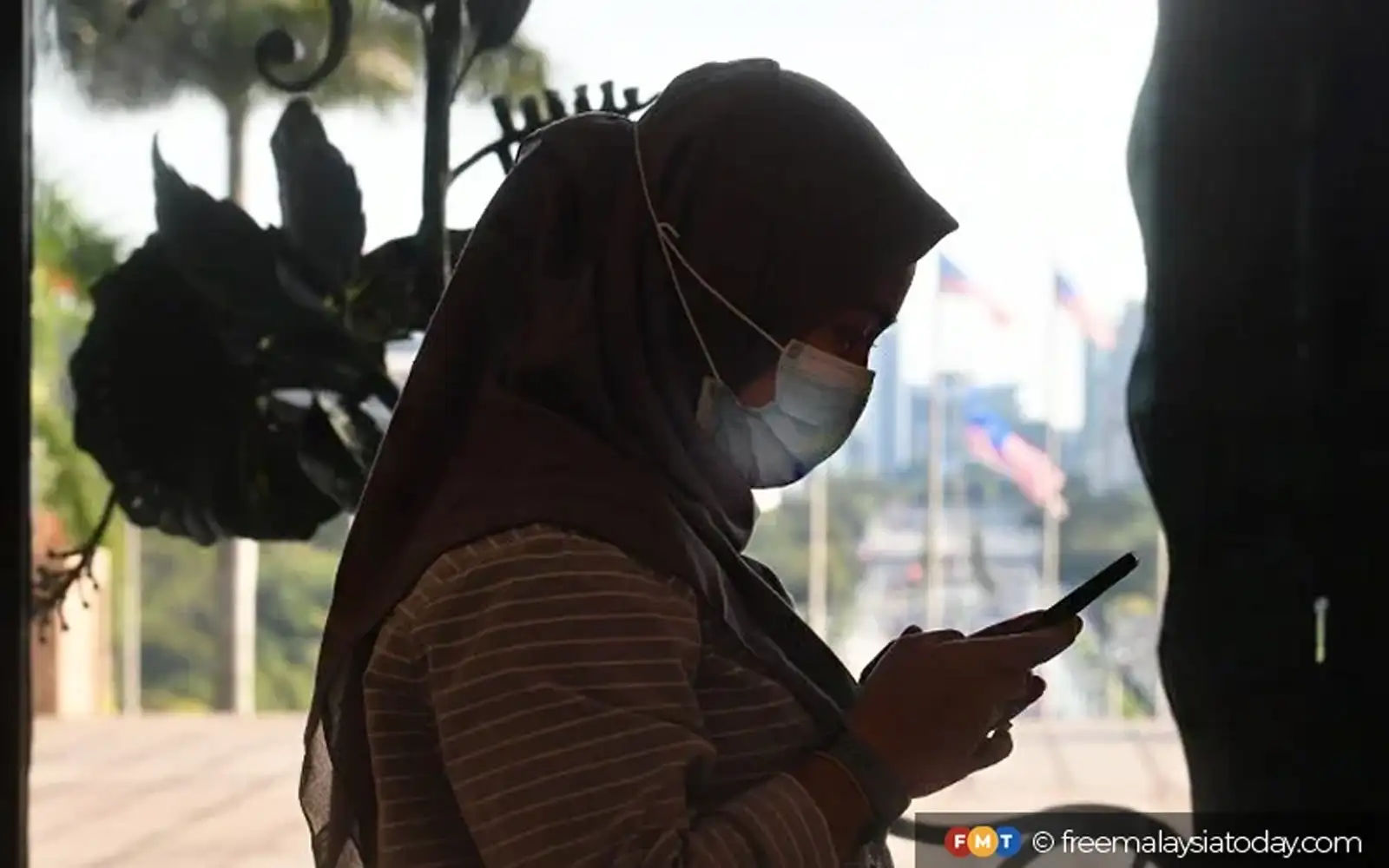 Cover Image for Wanita rugi RM72,000 angkara bungkusan tak wujud