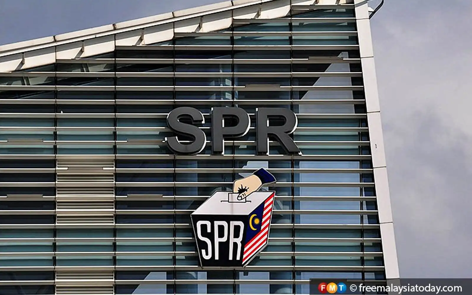 Cover Image for EC seeks power to update voting addresses based on MyKads