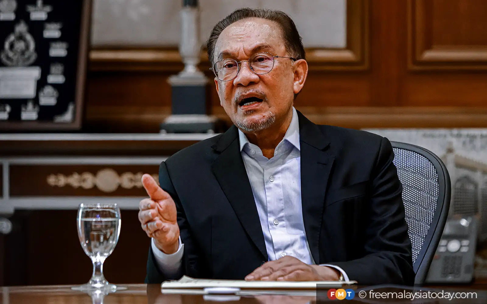 Cover Image for Ex-Thai army man who criticised me a nobody, says Anwar