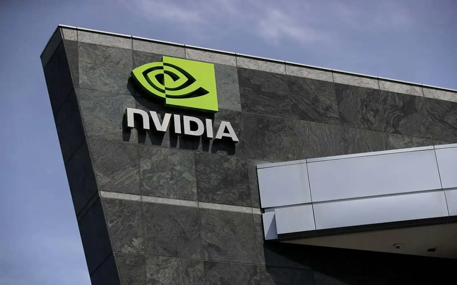 Cover Image for Nvidia smashes forecasts with record quarter as AI boom rolls on