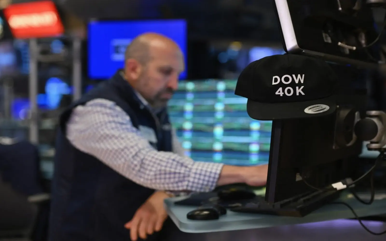 Cover Image for US stock index futures slip as Mag 7 results, Fed take centre stage