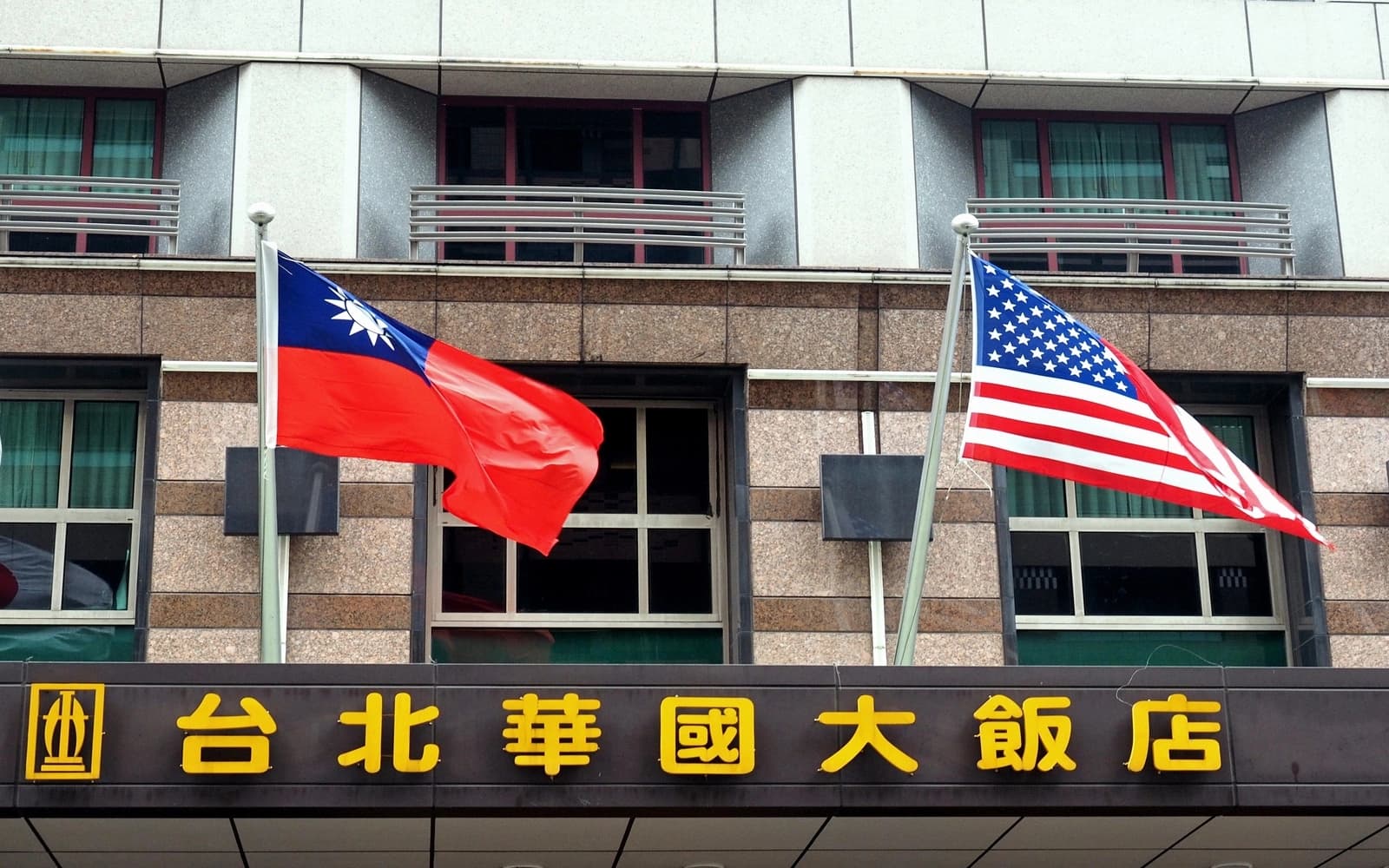 Cover Image for Asian shares near record high on AI optimism