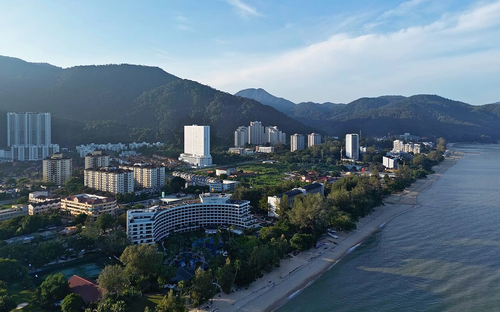 Cover Image for Cops probe claims Belgian woman hit by stray bullet in Batu Ferringhi