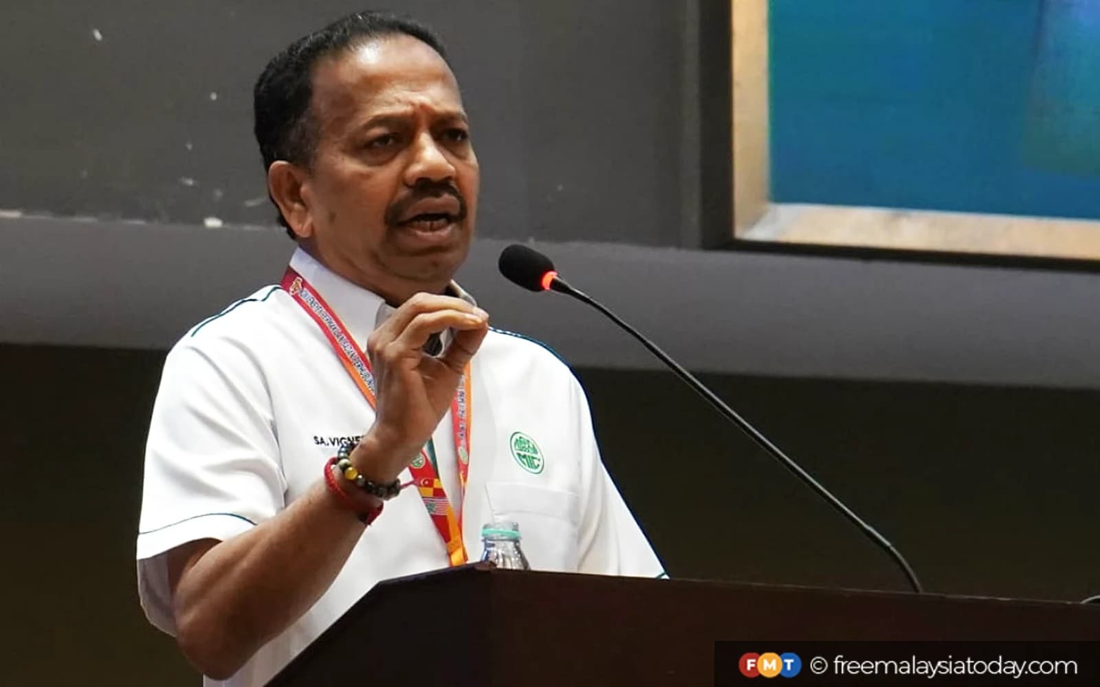 Cover Image for MIC not enemies with Umno or BN, says Vigneswaran
