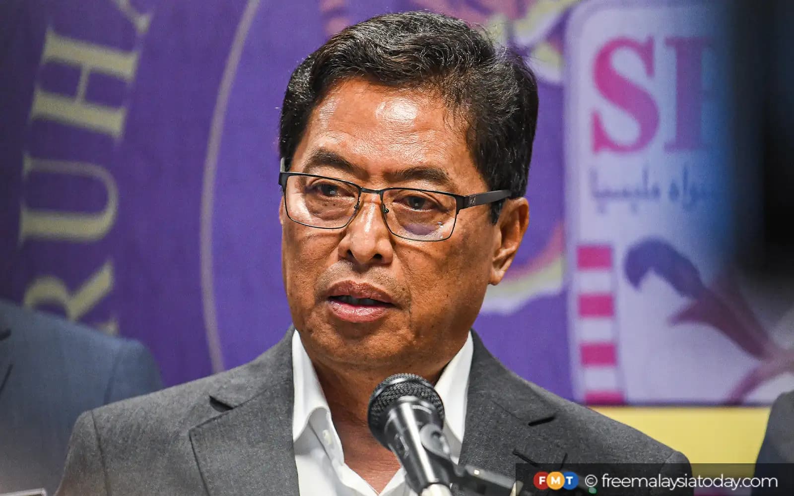 Cover Image for Some people don’t like me: Azam hints at not staying longer