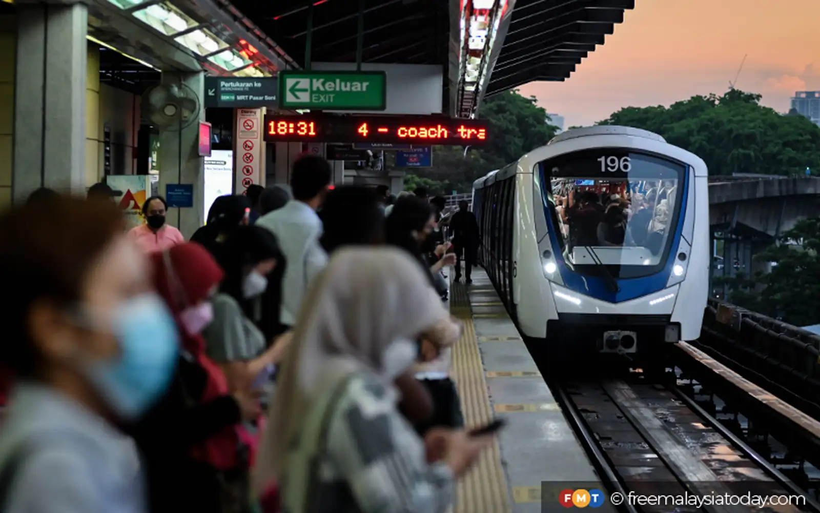 Cover Image for Loke arah Prasarana beri penjelasan siri gangguan LRT
