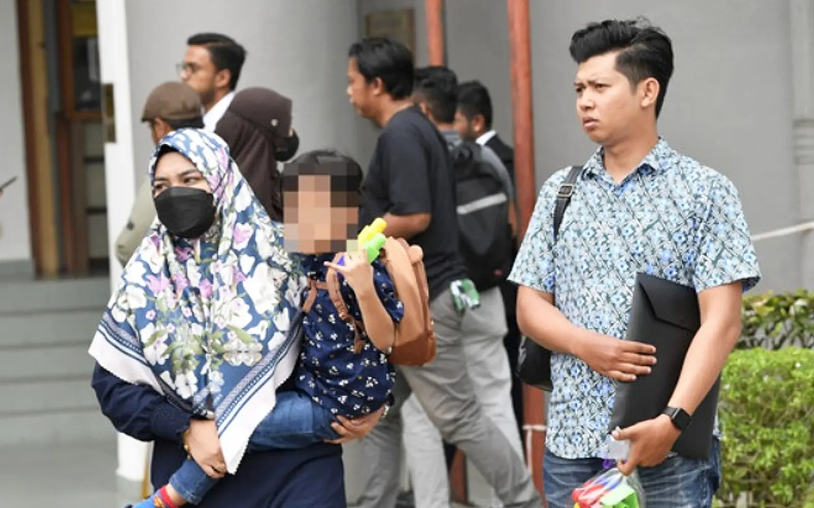 Cover Image for Zayn’s younger brother back in father’s care after 18 months