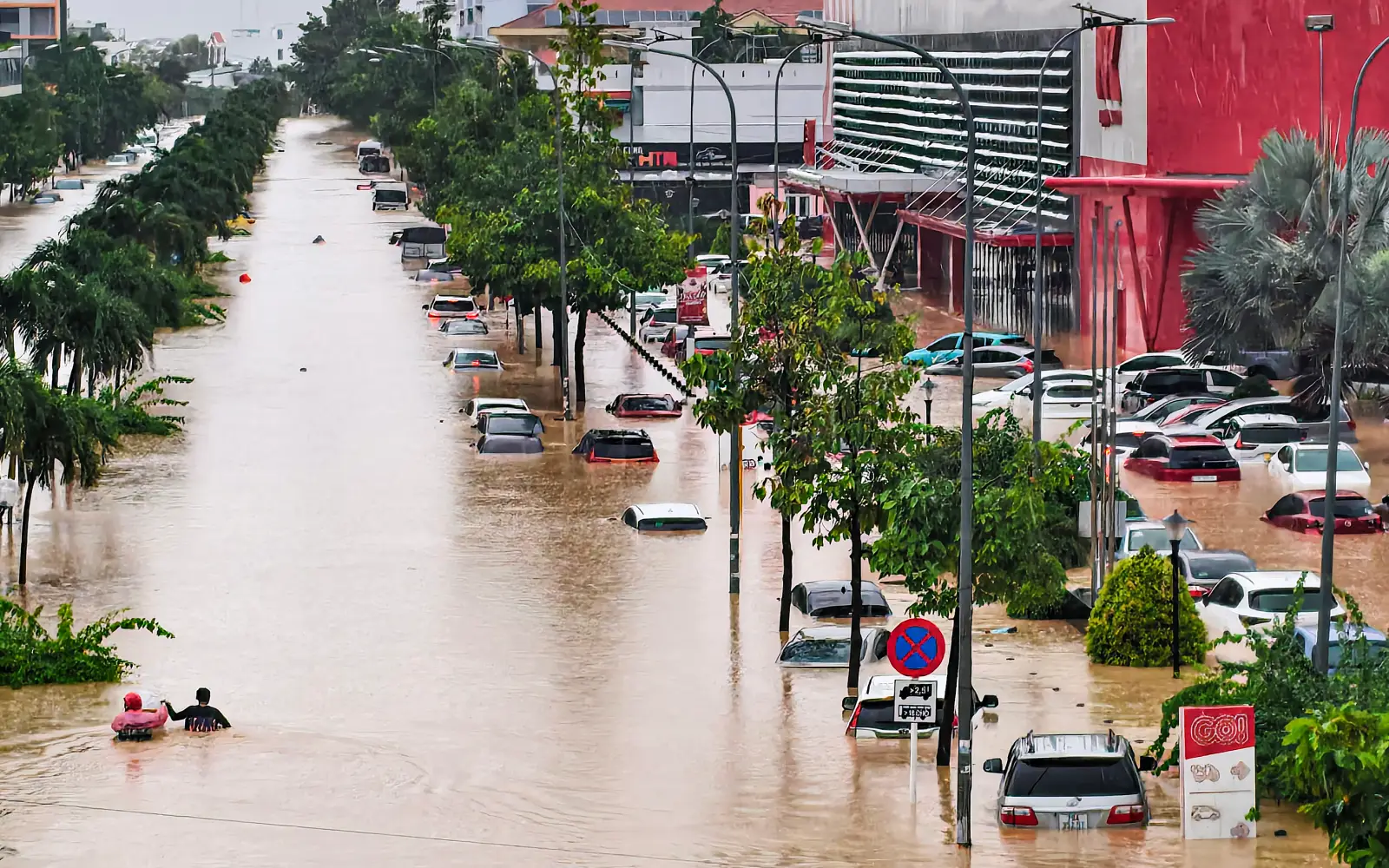 Cover Image for Flooding in Vietnam submerges homes, kills 41