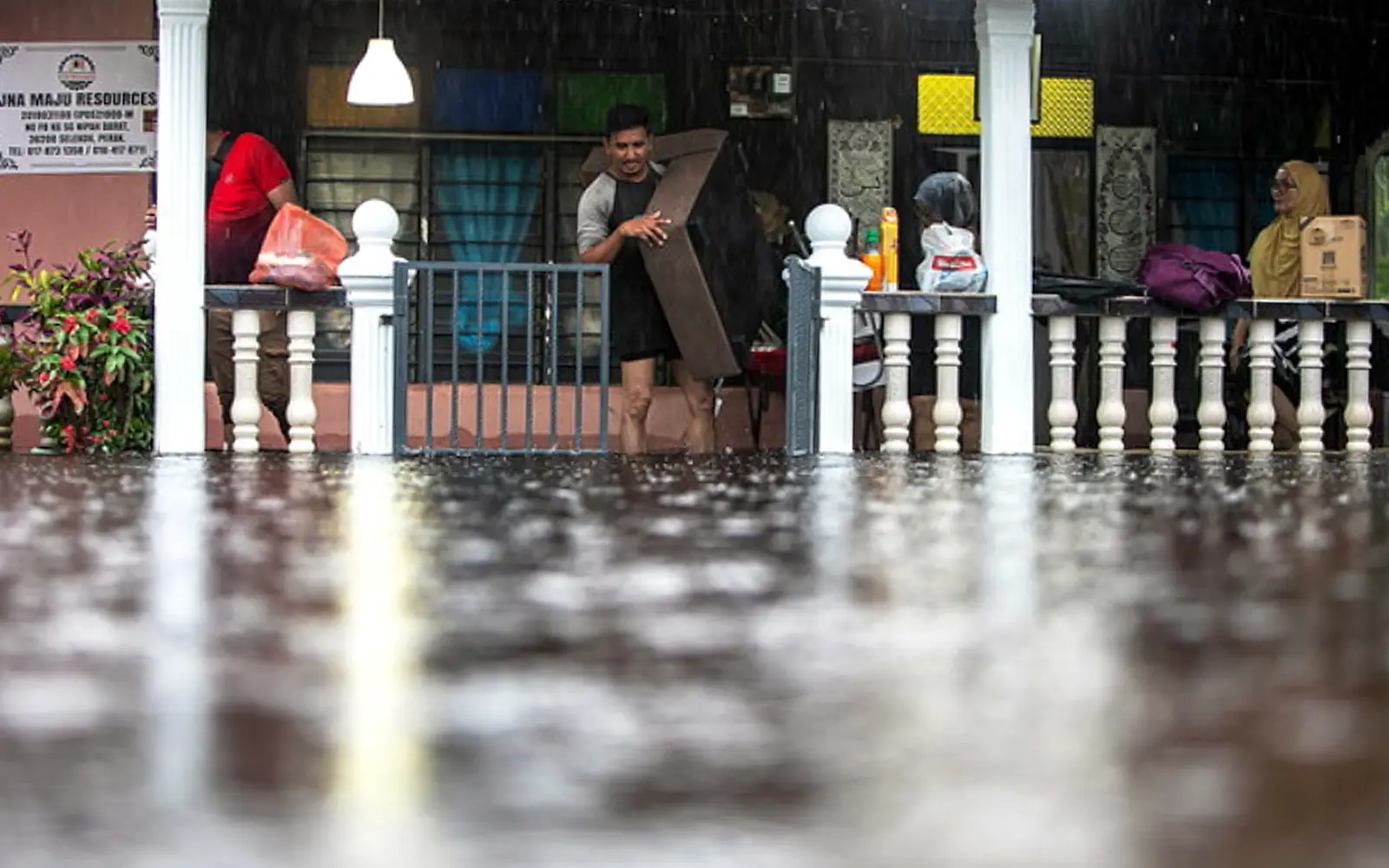 Cover Image for Do’s and don’ts during floods