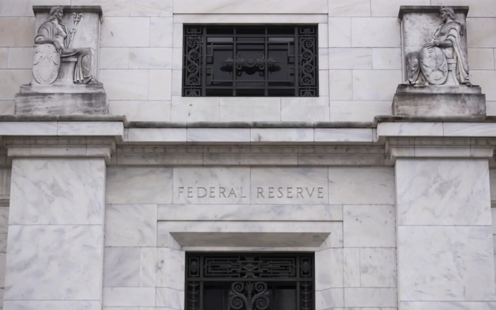 Cover Image for US unemployment up even as hiring beats expectations in delayed report