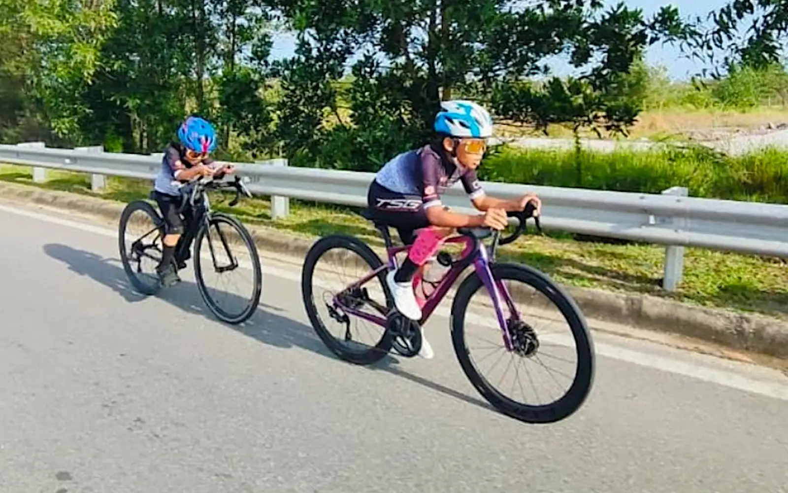 Cover Image for Siblings Danish and Faris prove age is no barrier to competitive cycling