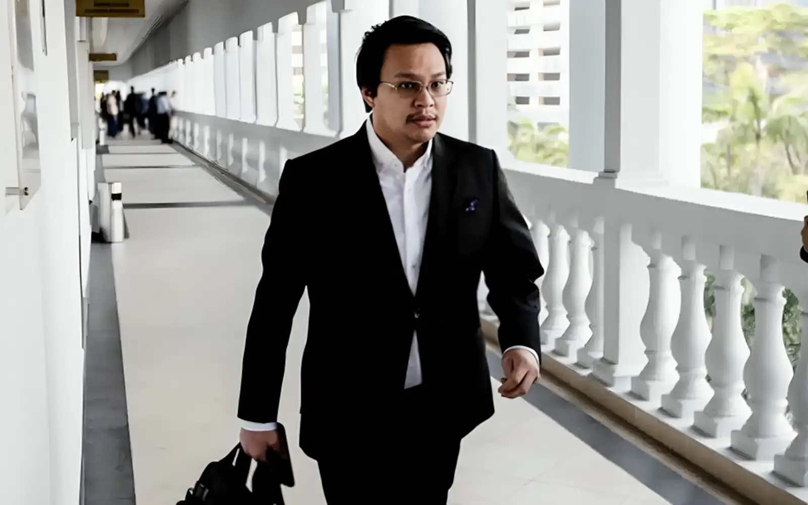 Cover Image for Ex-minister’s aide given 6 years’ jail, RM8.8mil fine for bribery