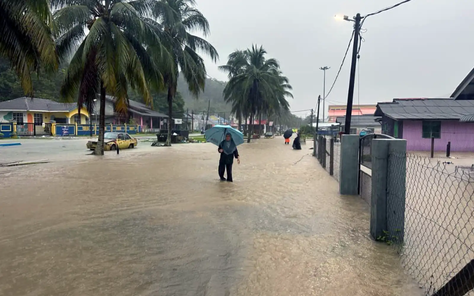 Cover Image for Floods force hundreds to evacuate Pulau Redang, Pulau Perhentian