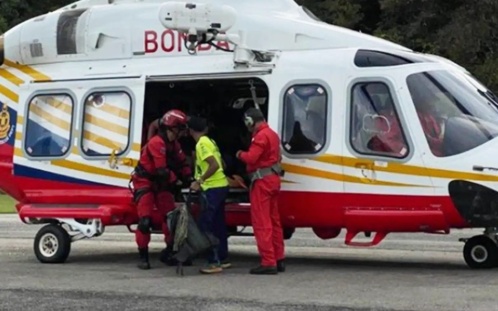 Cover Image for Bomba 10 jam tempuh hutan, daki bukit demi mangsa patukan ular