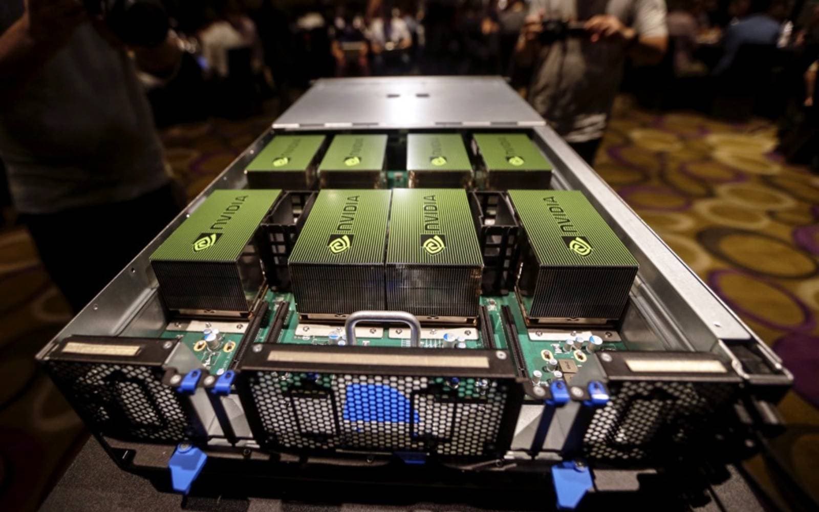 Cover Image for Alleged AI chip smuggling to China leads to US calls for chip tracking