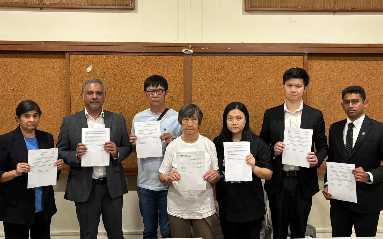 Cover Image for Release Teoh Beng Hock probe papers, lawyers urge govt