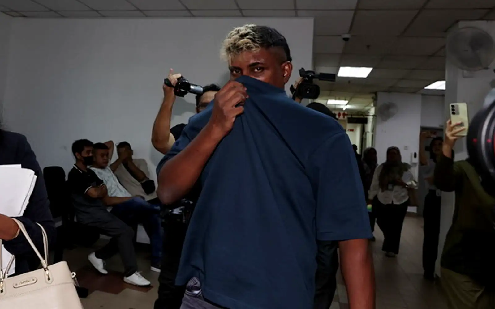 Cover Image for 4 Singaporeans charged over JB shopping centre scuffle