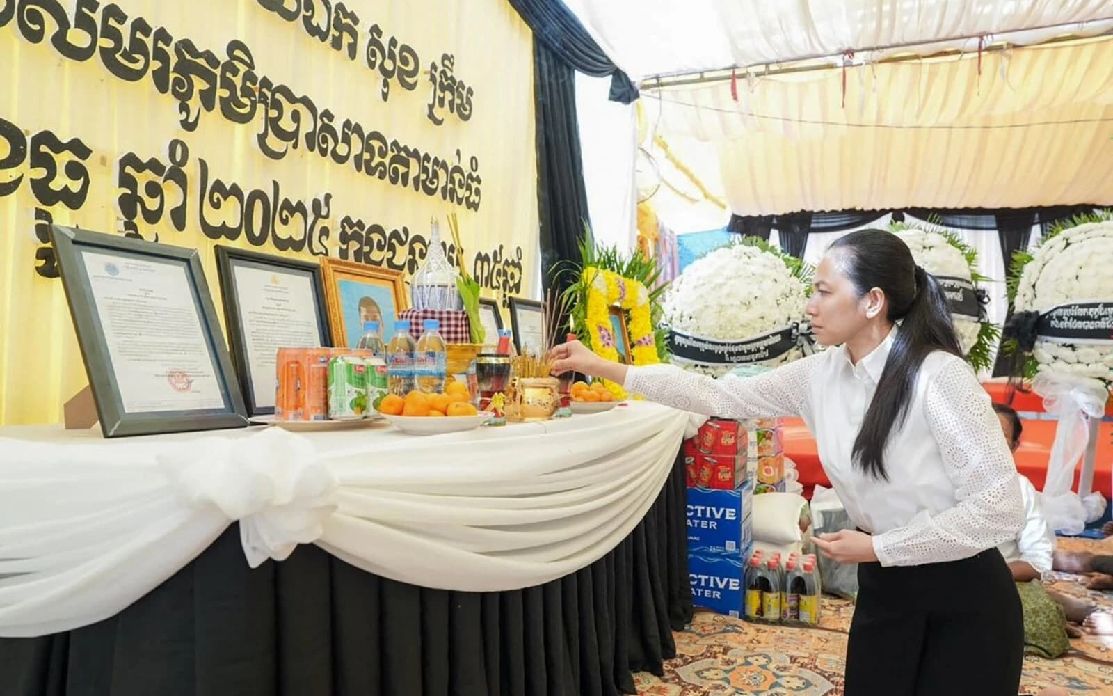 Cover Image for Cambodian PM’s wife attends funerals of soldiers killed in Thai border clashes