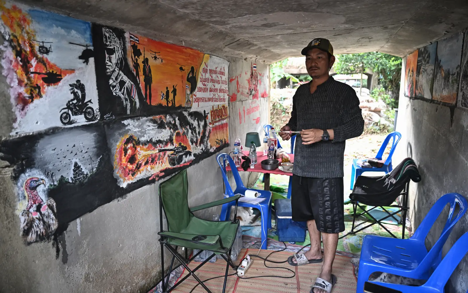 Cover Image for Thai teacher finds ‘peace amidst chaos’ painting bunker murals