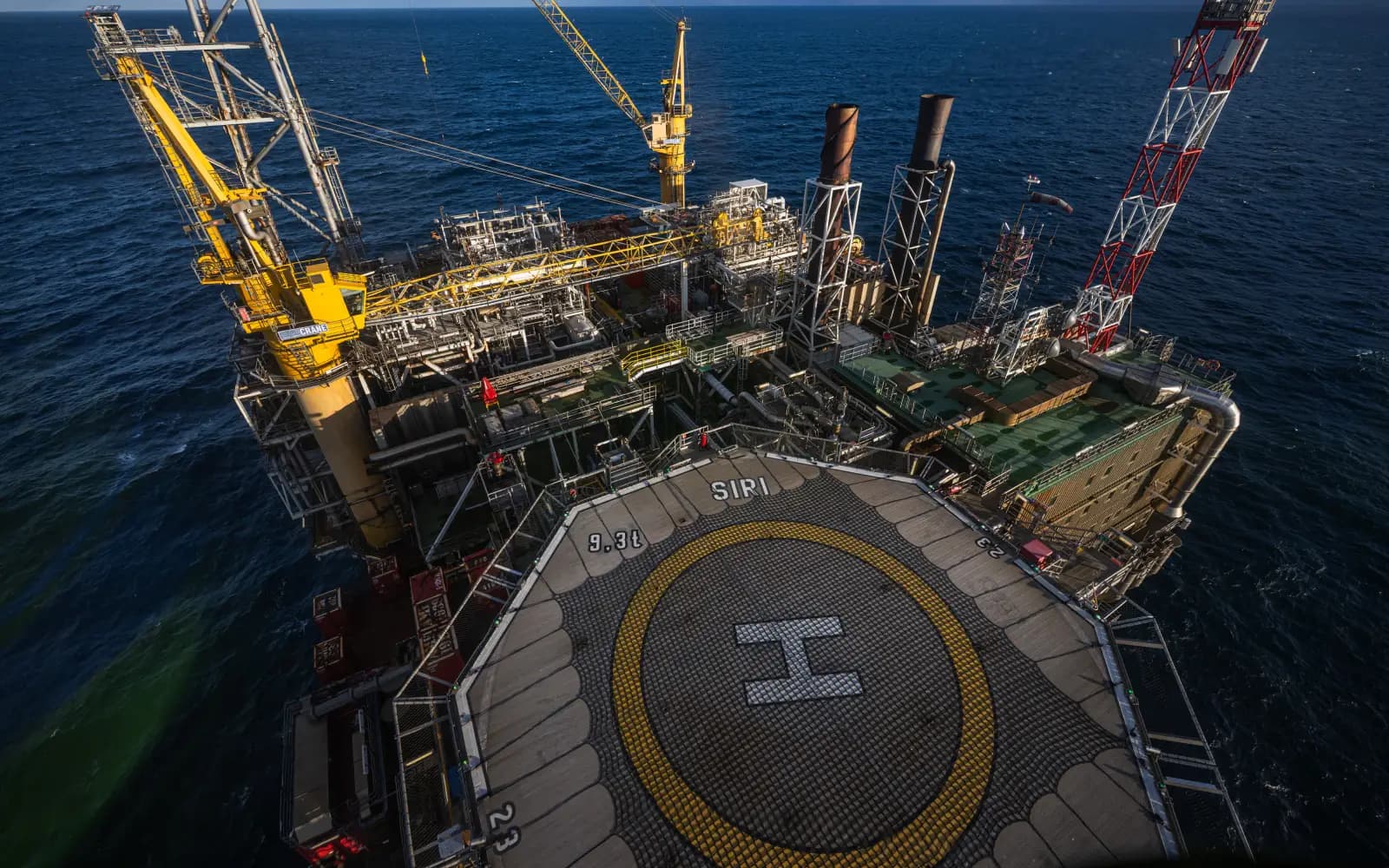 Cover Image for CO2 soon to be buried under North Sea oil platform