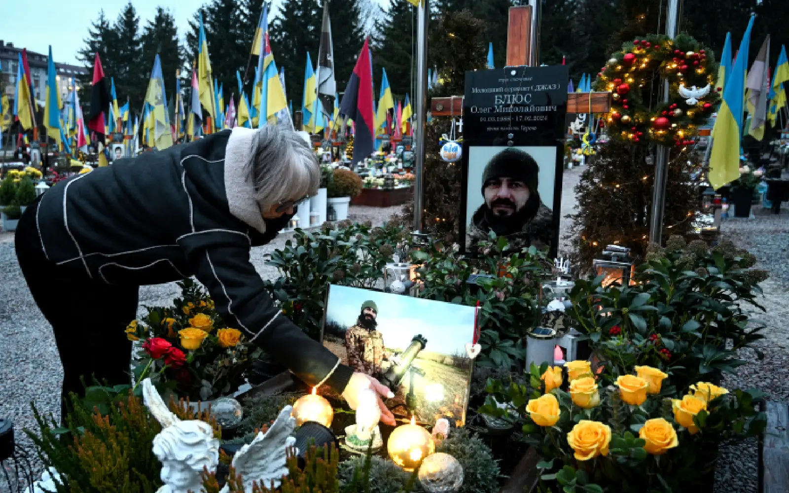 Cover Image for Ukraine retreats in east as Russian strikes kill three, hit energy infrastructure