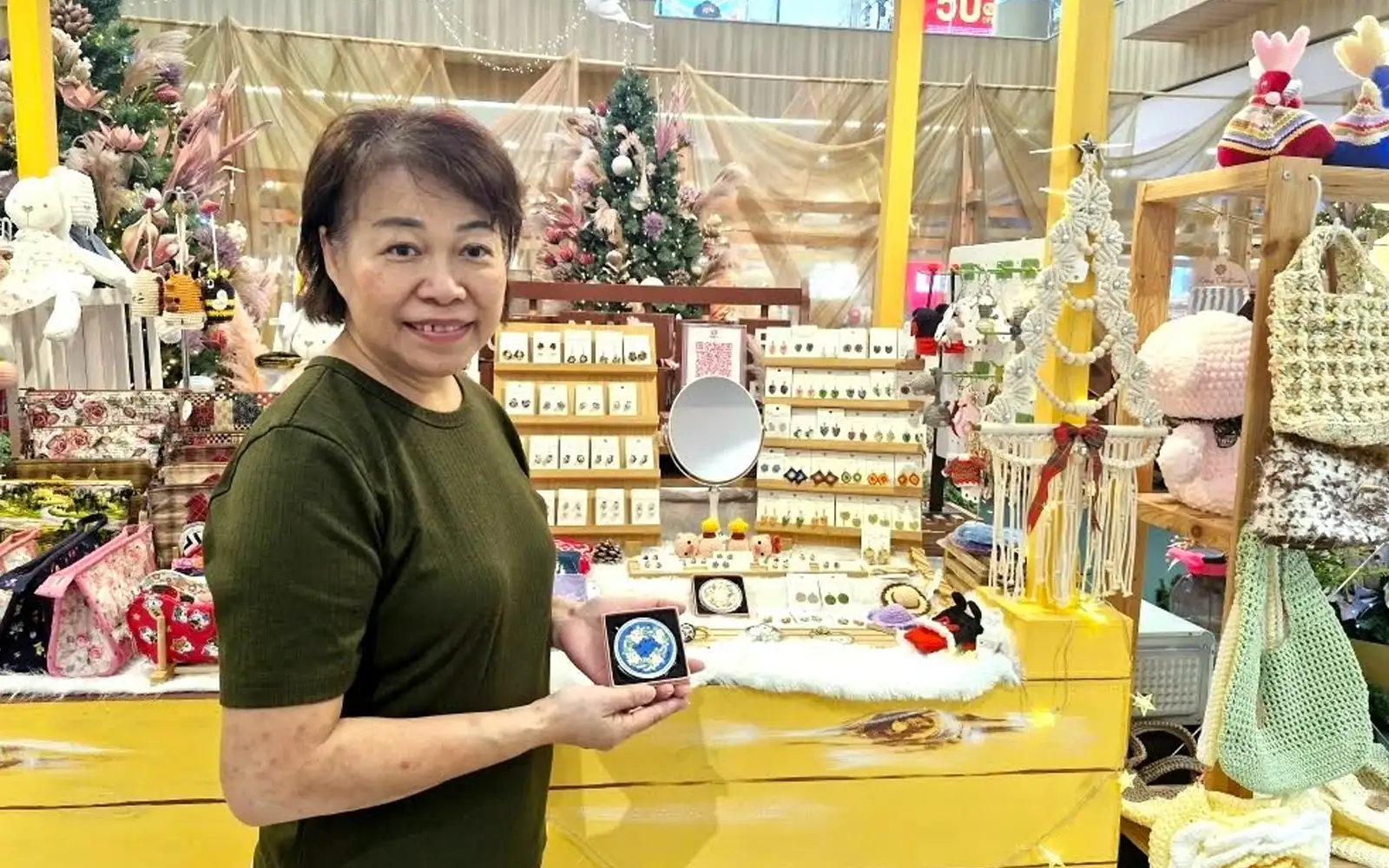 Cover Image for Handmade jewellery infused with the joy of Christmas