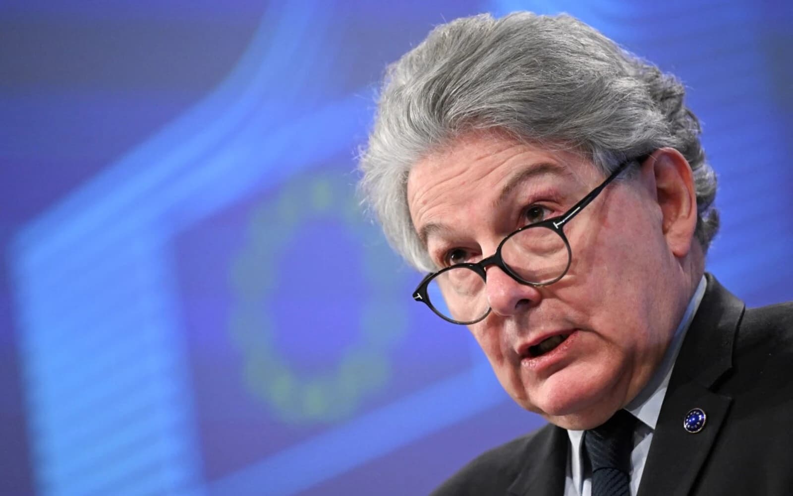 Cover Image for EU strongly condemns US sanctions against five Europeans