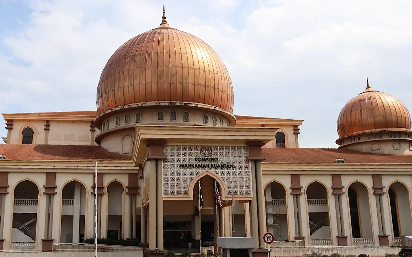 Cover Image for Bekas pengarah JKKN, artis budaya dijel 6 bulan