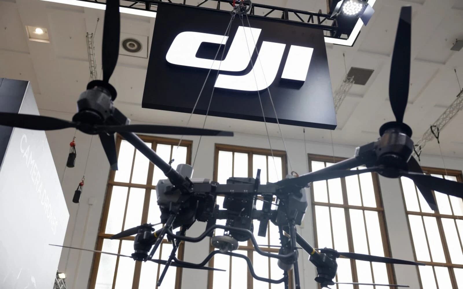 Cover Image for US bars approvals of new models of DJI, all other foreign drones