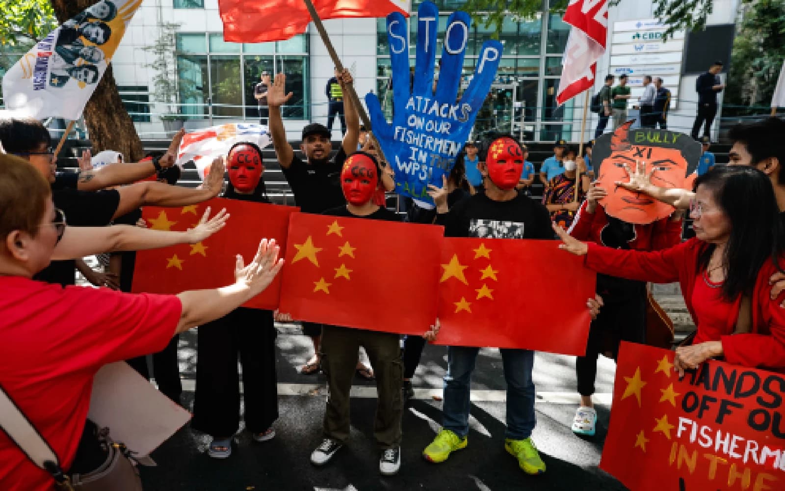 Cover Image for China says Philippines distorted facts about incident near disputed atoll