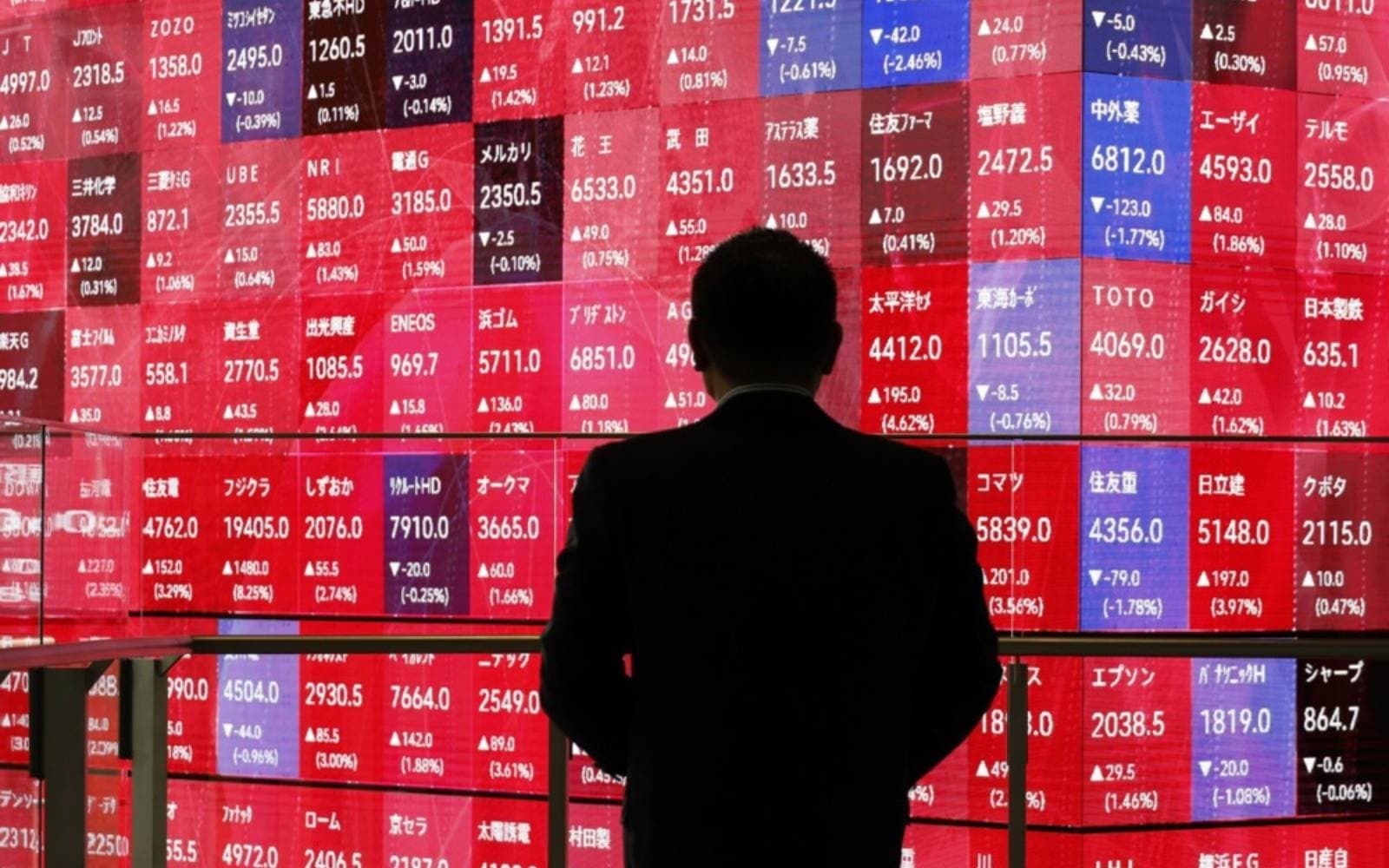 Cover Image for Asian stocks slip ahead of central bank meetings, key data