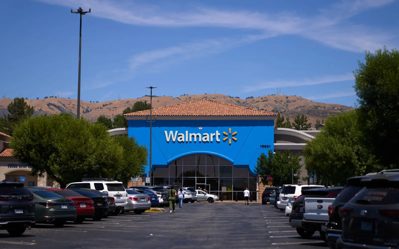 Cover Image for Walmart reports solid results but forecasts slower growth