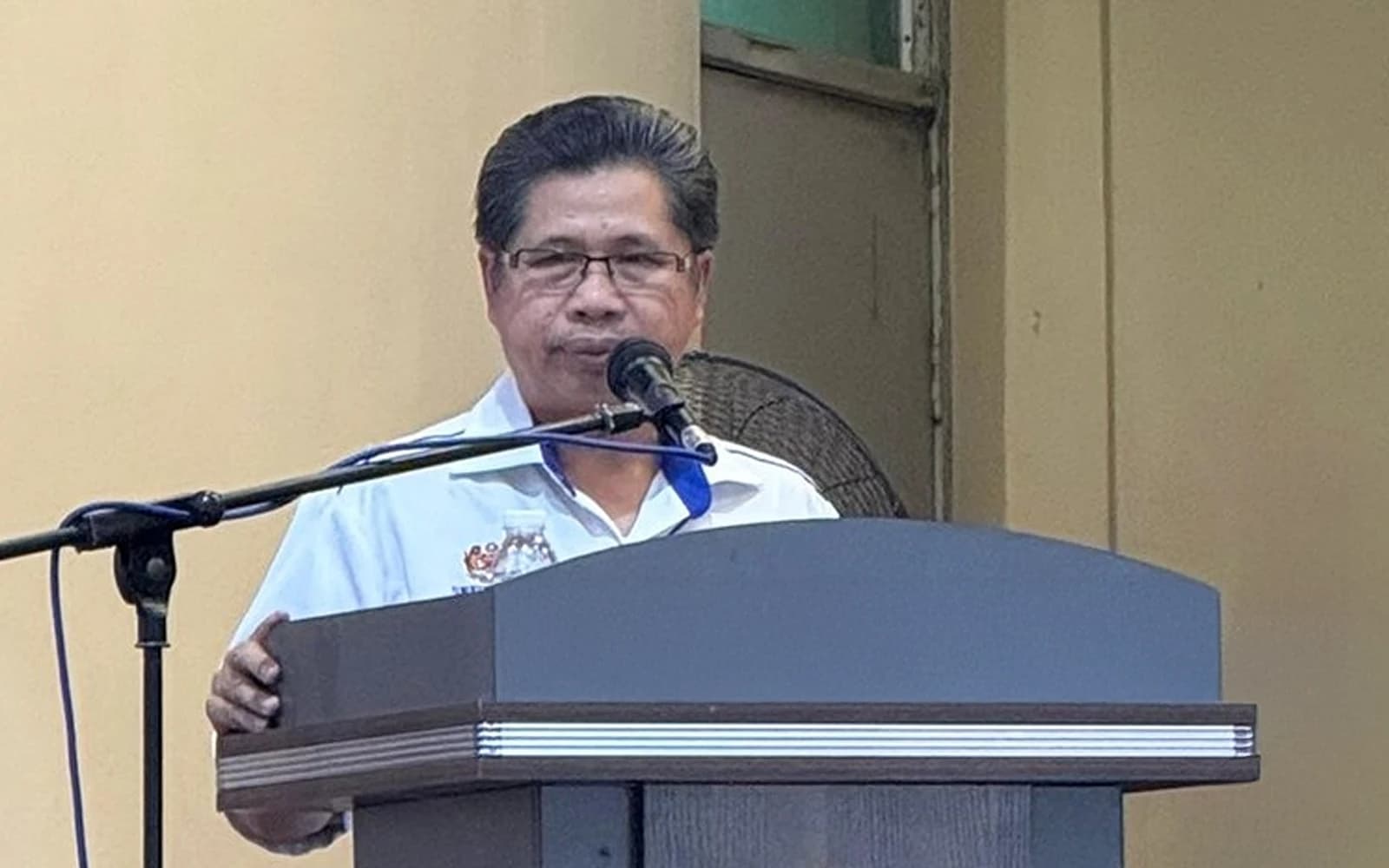 Cover Image for Teacher transferred after allegedly cutting student’s headscarf