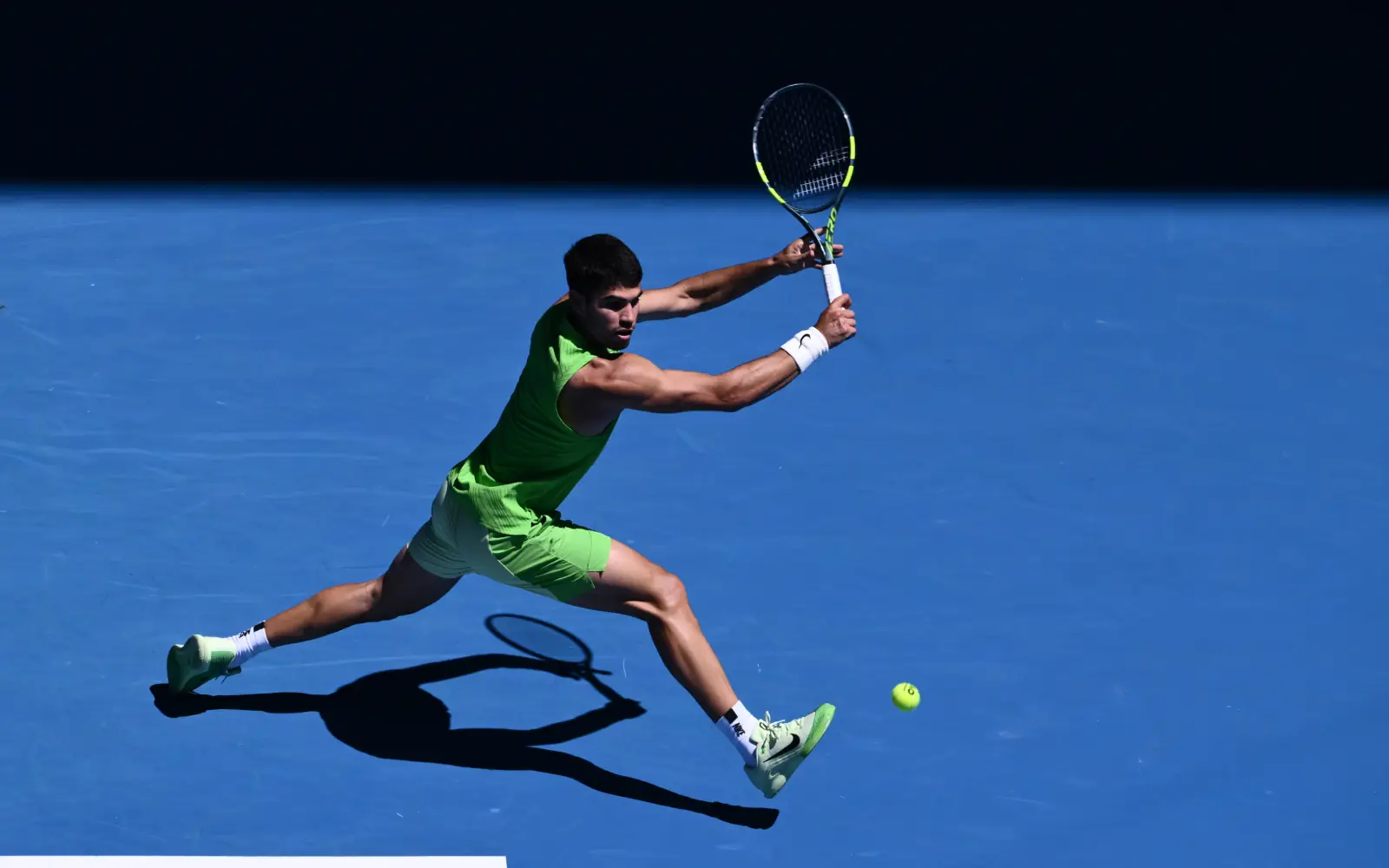 Cover Image for Alcaraz celebrates 100th Slam match with easy win at Australian Open
