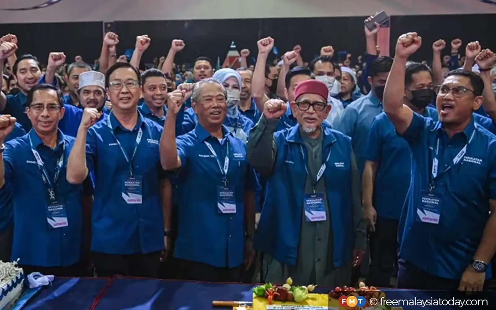 Cover Image for Muhyiddin desperate but PAS may be cornered, says analyst