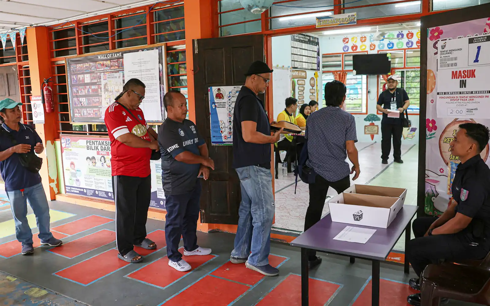 Cover Image for 12.5% mengundi di Kinabatangan, Lamag 10.5% setakat 9 pagi