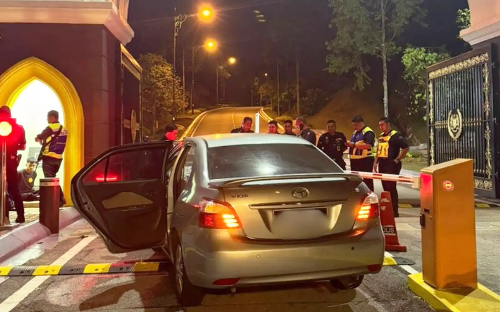 Cover Image for University student pleads not guilty to drink driving after crash at Istana gate