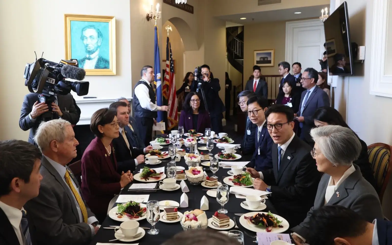 Cover Image for South Korean PM tells US lawmakers Seoul is not discriminating against Coupang