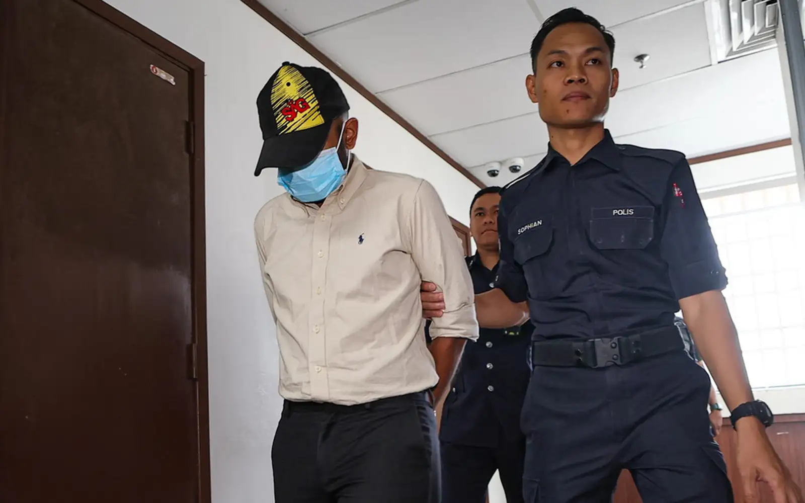 Cover Image for Ex-senior manager charged with dishonestly receiving, concealing RM1.4mil