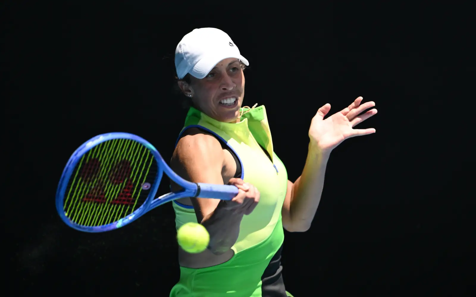 Cover Image for Defending champion Keys survives mid-set wobble to advance