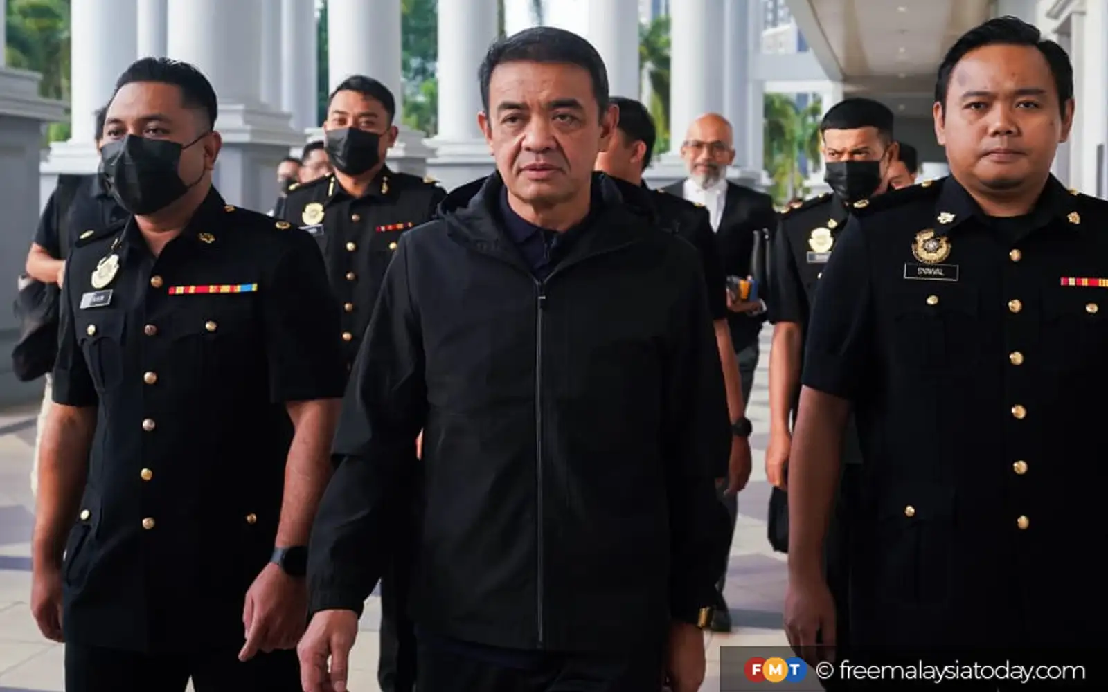 Cover Image for Bekas PTD mengaku tak salah 2 lagi tuduhan ubah wang