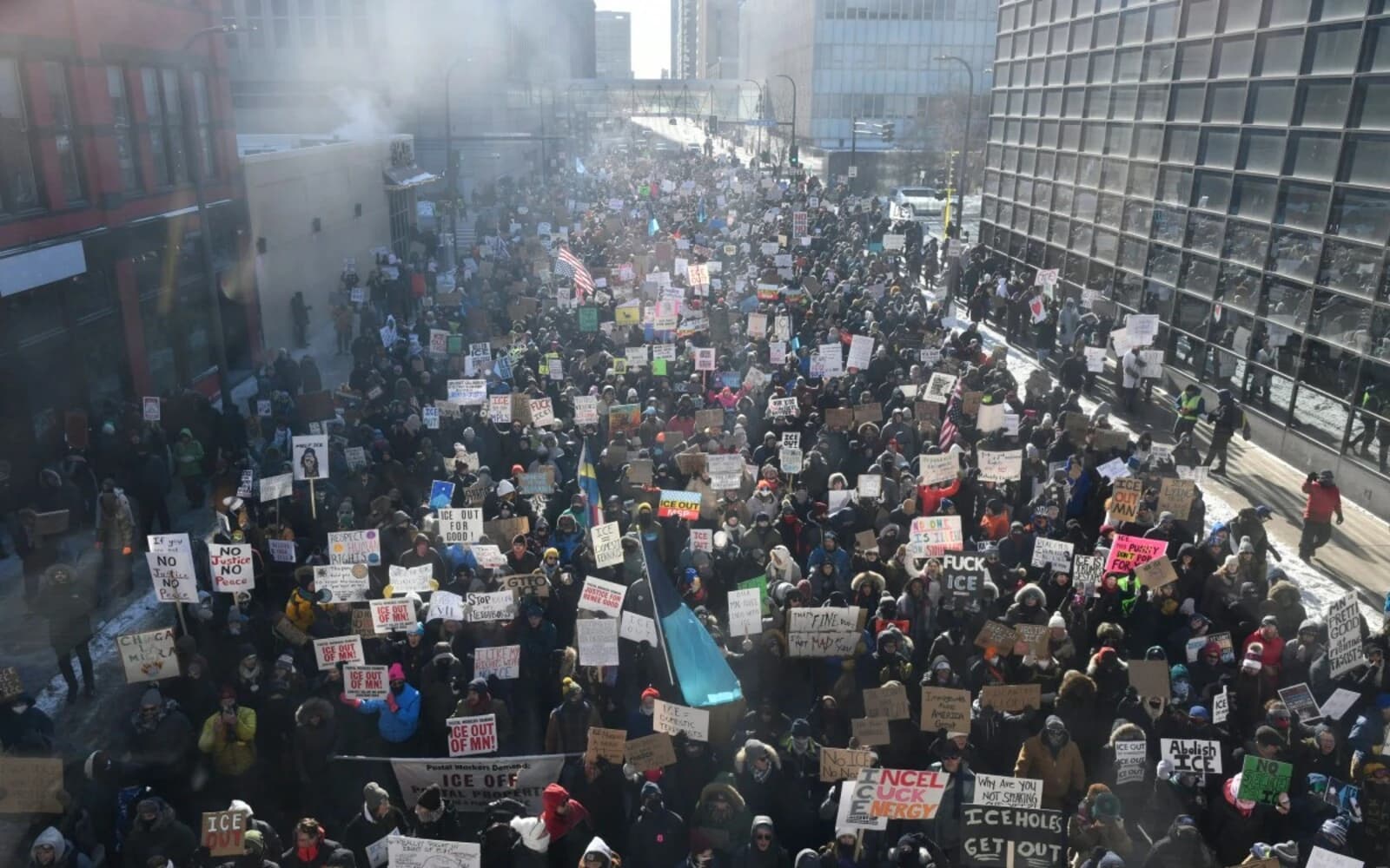Cover Image for Minneapolis locals protest ‘inhumane’ US agents after second killing