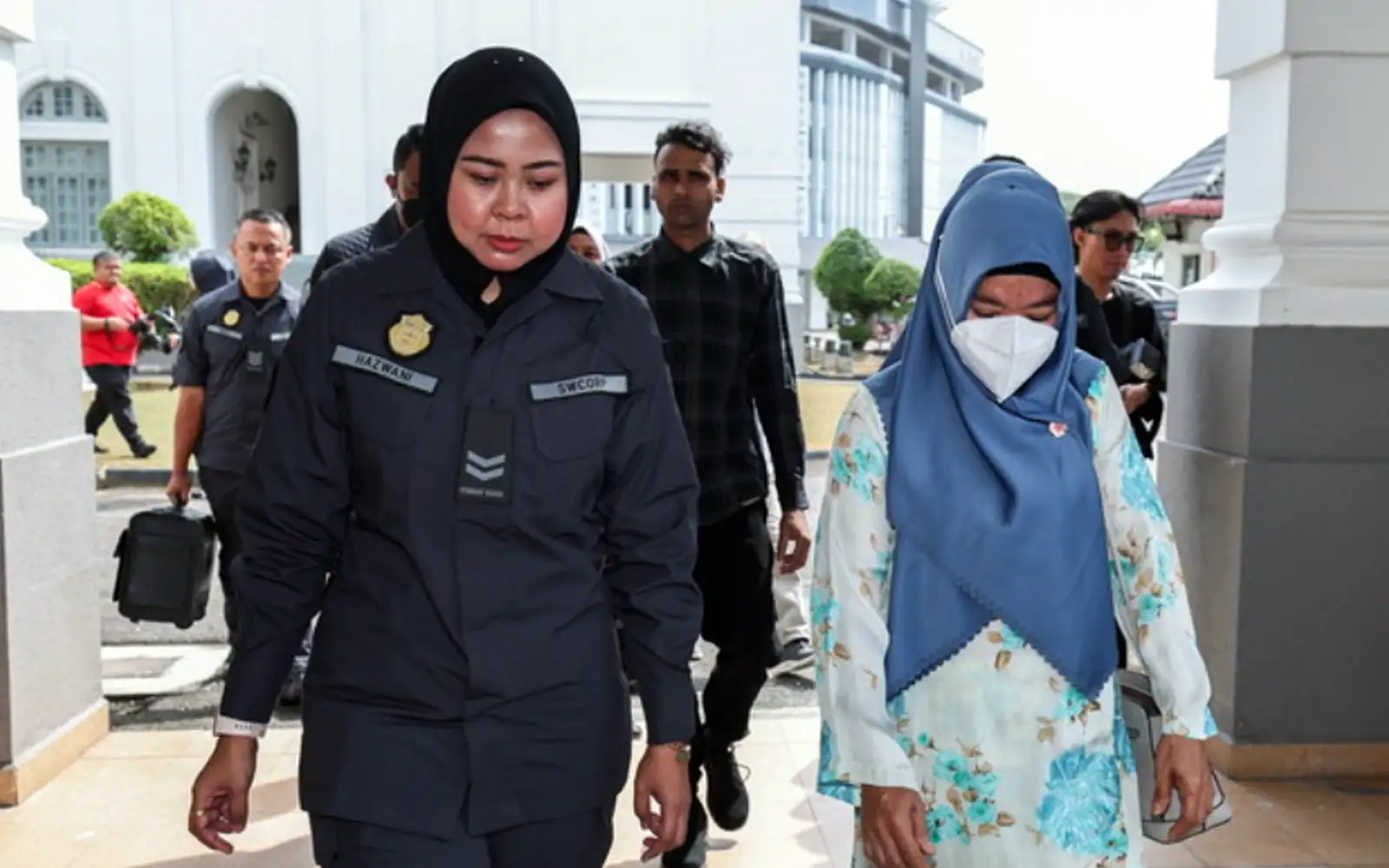 Cover Image for Wanita Indonesia buang sampah merata didenda RM500, khidmat masyarakat 6 jam