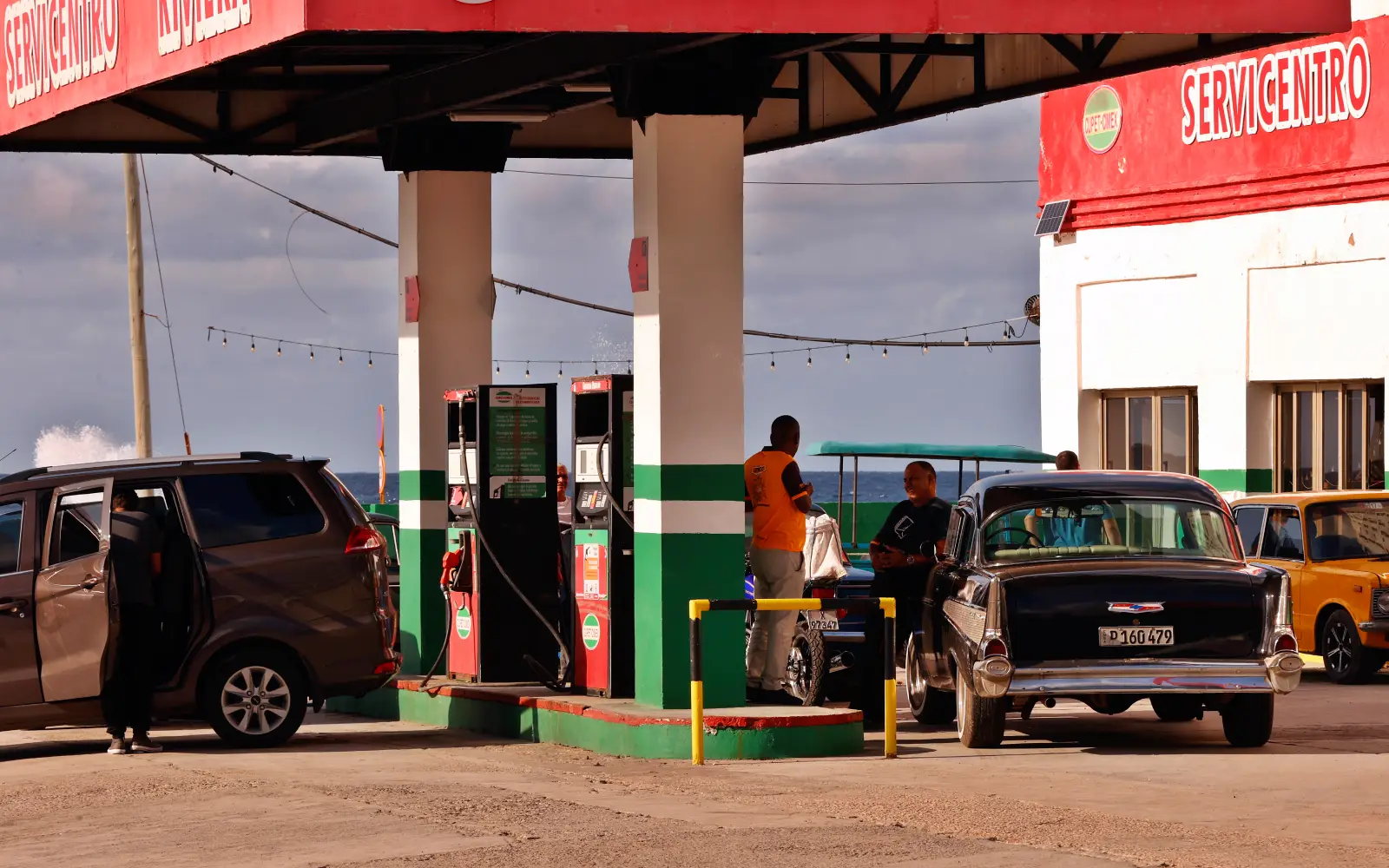 Cover Image for Starved of fuel, Cubans scramble to make ends meet