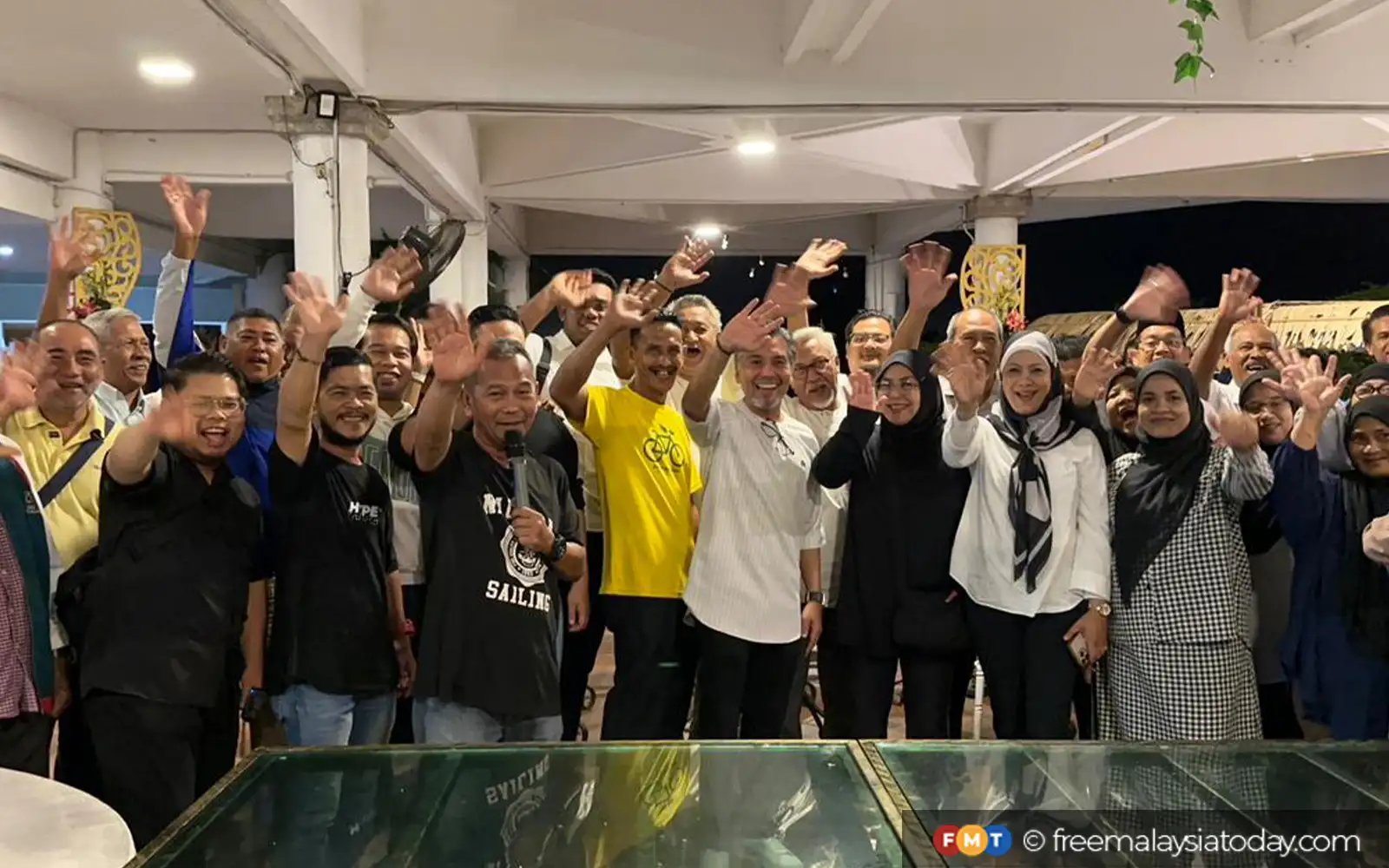 Cover Image for 2 lagi bahagian Bersatu umum bubar