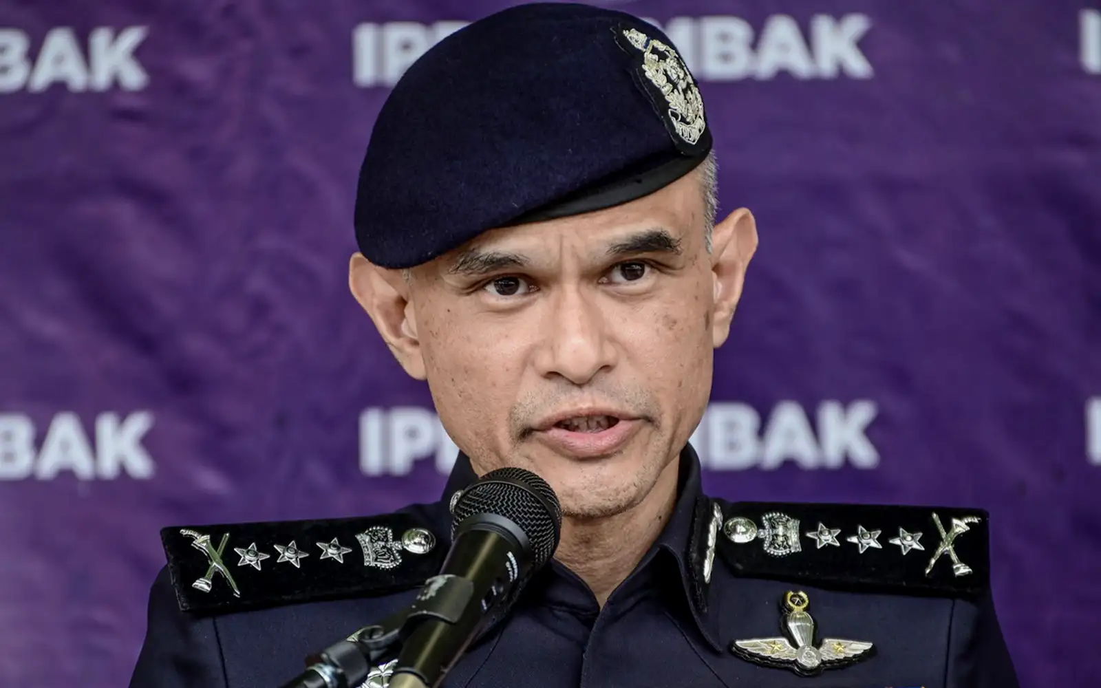 Cover Image for Cops probe negligence in child’s methadone death