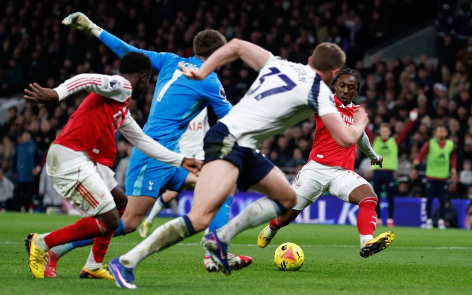Cover Image for Arsenal’s Eze sinks Spurs again, Liverpool late show floors Forest