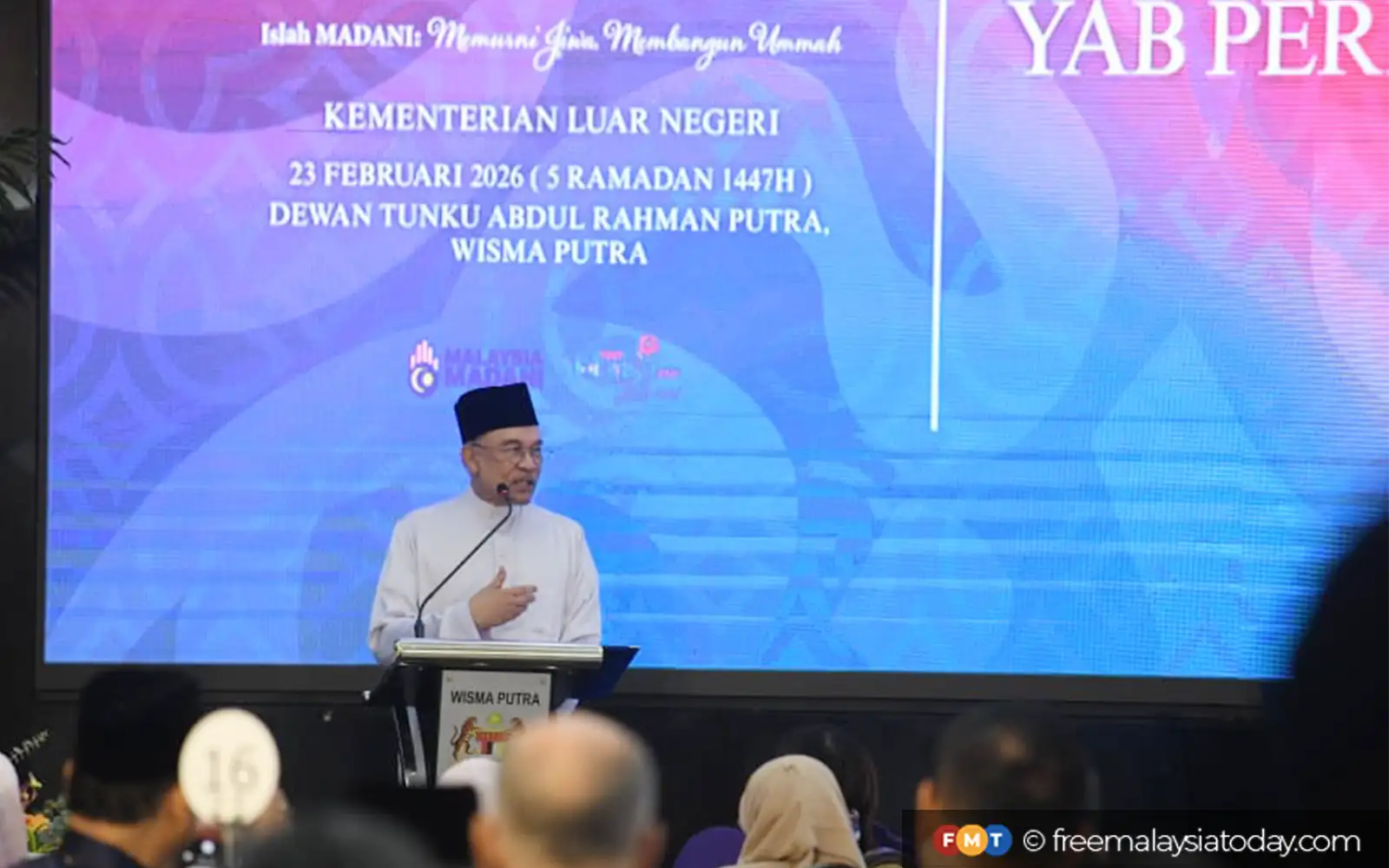 Cover Image for Anwar praises Malaysians’ tolerance during CNY, Ramadan